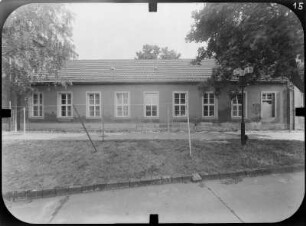 Hohenprießnitz (Zschepplin-Hohenprießnitz). Schloß Hohenprießnitz (1699-1702; H. Korb). Linker Seitenflügel. Hofansicht von Südost