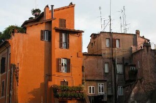 Rom - Häuser im Stadtviertel Trastevere : Häuser im Viertel Trastevere. Aufgenommen in Rom im April 2004