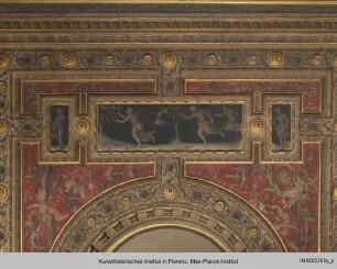 Kassettendecke mit Groteskenmalerei und Darstellungen zu Apollo