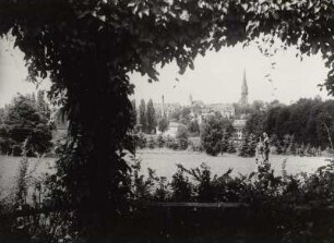 Löbau : Löbau. Ortsansicht mit Turm der Nikolaikirche von Osten