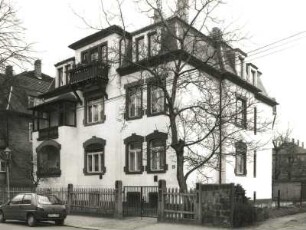 Dresden-Trachau, Burgsdorffstraße 13. Wohnhaus. Straßenansicht mit Einfriedung