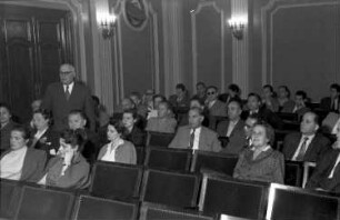 Madrid (Spanien): Konferenz; bei Diskussionen