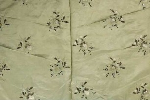 Stuhlsitzbezug mit gestickten Streublumenmotiven