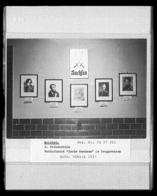 Meißen, 2. Volksschule, Treppenhaus mit Wandschmuck "Große Sachsen"