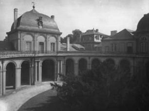 Bonn, Schloss Clemensruhe (Poppelsdorfer Schloss), Innenhof mit Mittelpavillon