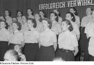 Chor bei einer Kulturveranstaltung der Gewerkschaft Handel