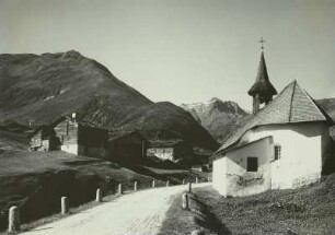 Schweiz, Glarner Alpen, Tschamut, unbefestigte Straße zum Oberalppaß
