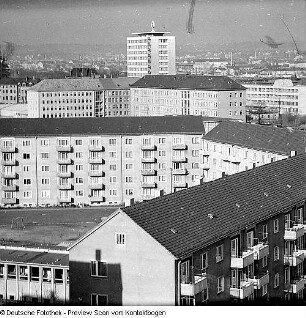 Ernst-Thälmann-Straße, Postplatz, Wilsdruffer Vorstadt (u.a. mit Autoausstellung)