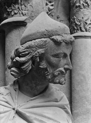 Mittleres Westportal — Nördliches Gewände — Joseph (4. Figur)