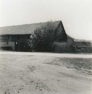 Großerkmannsdorf, Hauptstraße 43. Bauernhof (1826/1850). Straßenansicht der Scheune