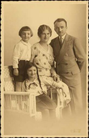[Familienfoto]