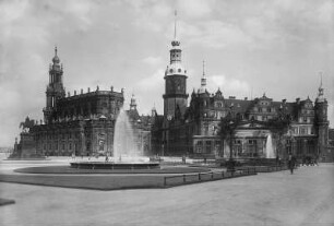 Dresden, Theaterplatz : Dresden-Altstadt, Theaterplatz. Blick gegen Hofkirche und Residenzschloss mit Hausmannsturm