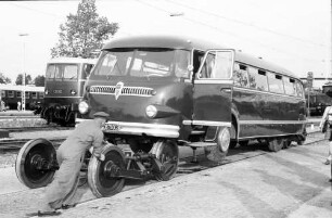 Schondorf: Schienen-Straßen-Bus; Unterschieben der Schienenachse