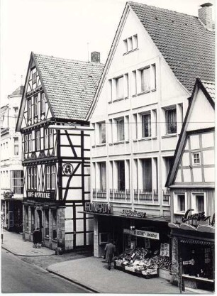 Lange Straße. Detmold. Zwischen Hof-Apotheke und Konsum die Einmündung der Meierstraße