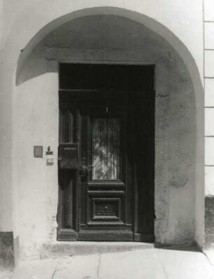 Annaberg-Buchholz, Kleine Kirchgasse 1. Wohn- und Geschäftshaus. Portal