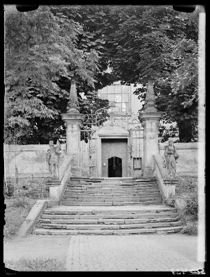 Dauba: Aufgang zur Kirche