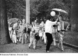 Kinder beim Lampionumzug