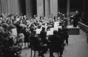 Aufnahmen eines Konzertes mit dem Berliner Sinfonie-Orchester unter Leitung des Dirigenten Professor Otto Laugs