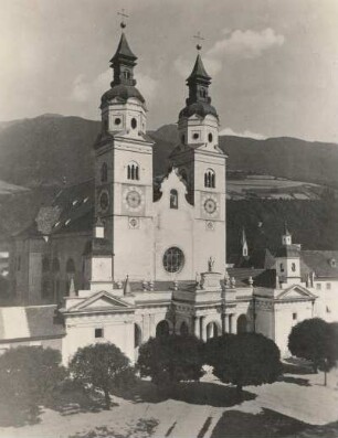 Brixen. Dom Mariae Aufnahme in den Himmel und St. Kassian. Außenansicht