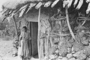 Frau der Amhara : Amhara-Frau vor ihrer Hütte