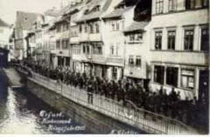 Marschierende Soldaten auf dem Fischersand in Erfurt