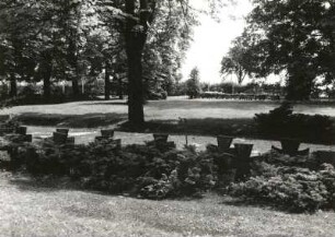 Meerane, Schönberger Straße. Friedhof. Grabkreuze für Gefallene des 1. Weltkrieges (1916)