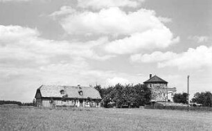 Beiersdorf. Blick zum Windmühlengehöft