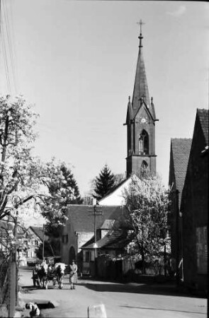 Buchheim: Dorfstraße und Kirche