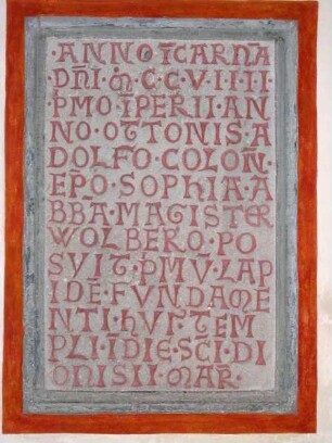 Tafel mit Inschrift zur Grundsteinlegung 1209 durch Meister Wolberto