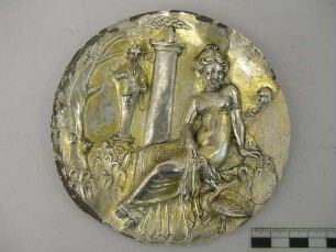 Emblem einer Schale: Aphrodite mit Gans in ländlichem Heiligtum