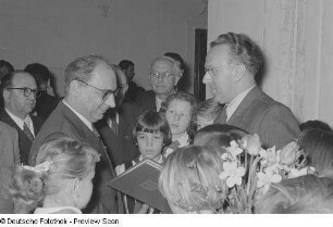 Auszeichnung von Funktionären durch den Leipziger Oberbürgermeister Erich Uhlich