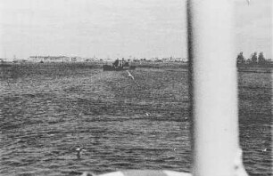 Reisefotos Mittelmeer. Blick vom Passagierschiff "Milwaukee" zu einer Hafenstadt