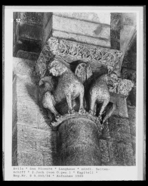 Romanische Kapitelle mit Fabelwesen — Löwenkapitell