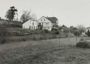 Wohnhaus mit Stallgebäude : Blick über Gärten auf Wohnhaus mit Stallgebäude (1. H. 19. Jh.)