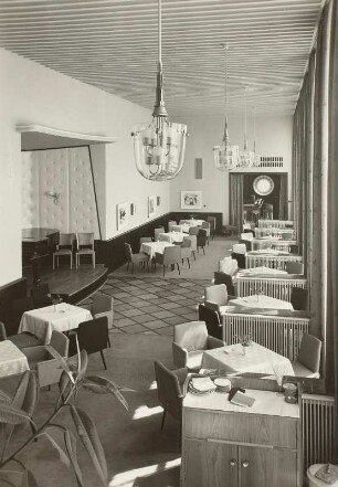 Dresden, Lingnerschloss, Innenaufnahme, Tanzcafé : 1957 bezog der Dresdner Klub, später Dresdener Klub der Intelligenz, das Lingnerschloss. Es wurde dafür 1956/57 umgebaut.