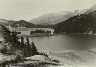 Schweiz. Campfèrer See. Blick von Südwesten. Im Hintergrund links St. Moritz-Campfér