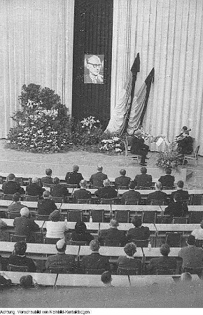 Dresden. Stadtverordnetenversammlung: Ehrende Sitzung der Stadtverordneten aus Anlass des Ablebens des langjährigen Präsidenten der Volkskammer, Johannes Dieckmann (Liberaldemokratische Partei Deutschlands LDPD), 1973?