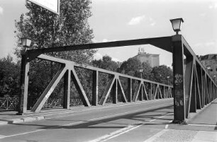 In Berlin-Schöneberg : In Berlin-Schöneberg, Langenscheidtbrücke