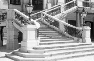 Schönbrunn: Treppe zum Schloss