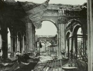 Dresden. Zwinger. Mathematisch-Physikalischer Salon. Uhrensaal, Kriegszerstörung 1945