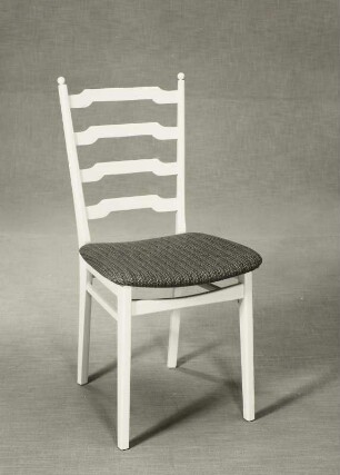 Stuhl mit gepolsterter Sitzfläche (Modell 820)