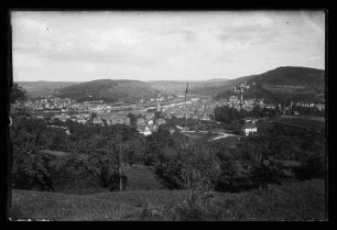 Blick aus Richtung Wartberg auf Altstadt, Burg, z.T. Kreuzwertheim und unbebaute Grundstücke