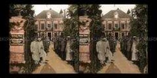 Soldaten am Lazarett Paulinen-Haus, Buzancy