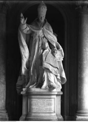 Statue Papst Benedikts XIII.