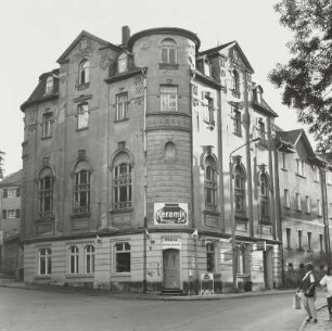 Wohnhaus mit ehem. Gaststätte und Ballsaal