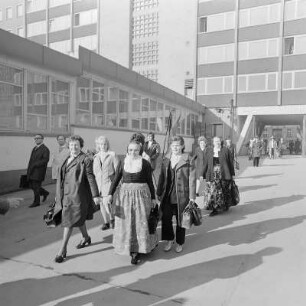 Delegierte des VIII. Bundeskongresses der Domowina 1973 : Delegaća na VIII. Zwjazkowym kongresu Domowiny 1973 : Bautzen / Budyšin