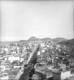 Rio de Janeiro. Blick aus dem Edificio do Jornal A Noite über die Avenida Rio Branco zur Guanabara-Bucht und zum Zuckerhut