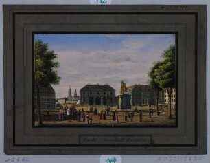 Dresden, der Neustädter Markt nach Süden, Blick von der Promenade in der Hauptstraße über den Platz mit dem Reiterstandbild August des Starken (Goldener Reiter) auf die Neustädter Wache (Blockhaus), die Augustusbrücke und die Altstadt