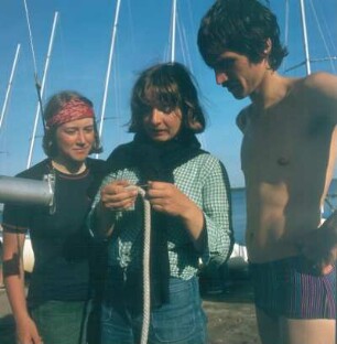 Travemünde. Segelzentrum. Seemännische Grundausbildung mit Tauen und Seilen (Spleißen und Knoten)