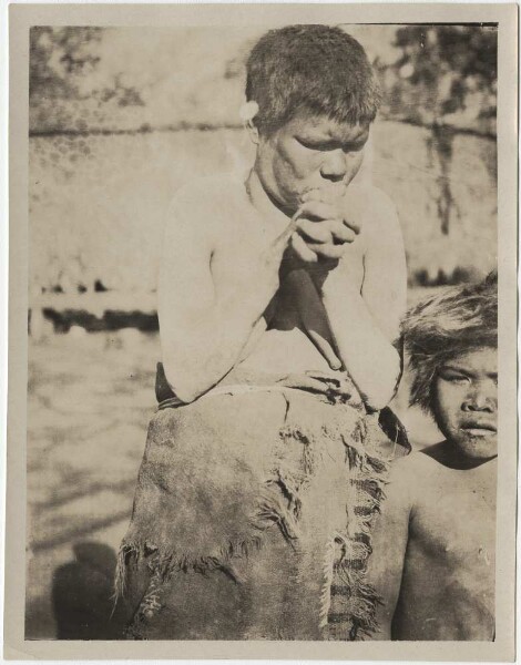 Tsirakua woman with child (prisoner of war)